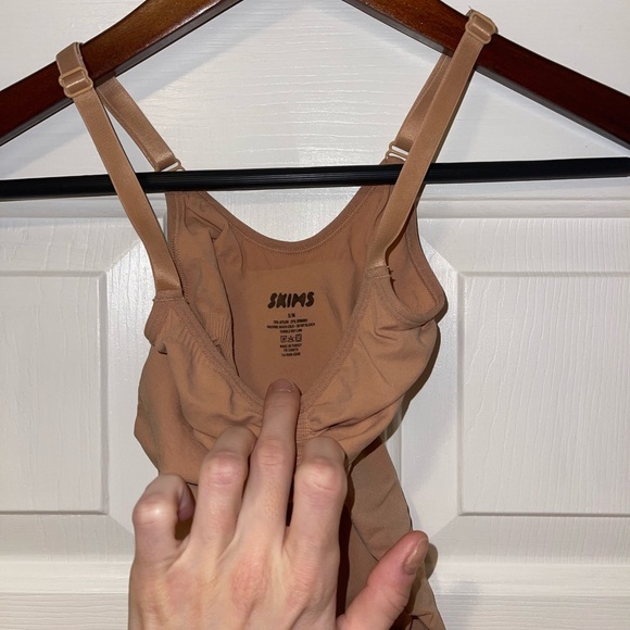 SKIMS SCULPTING BODYSUIT WITH SNAPS in Ochre S/M - Picture 2 of 4